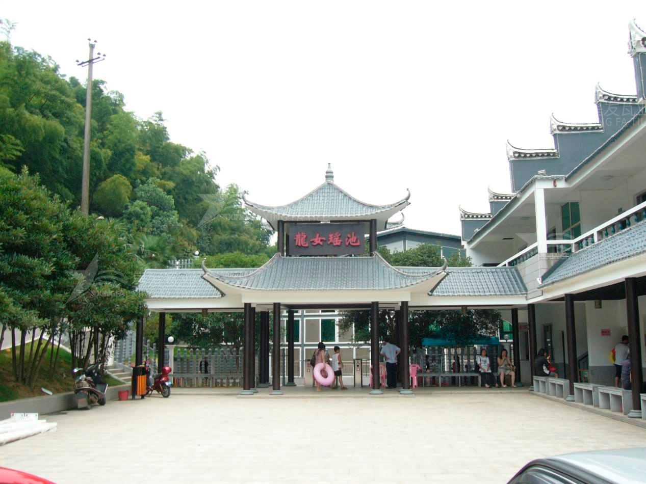 屋頂材料合成樹(shù)脂瓦和不銹鋼瓦哪個(gè)好？選擇很重要！